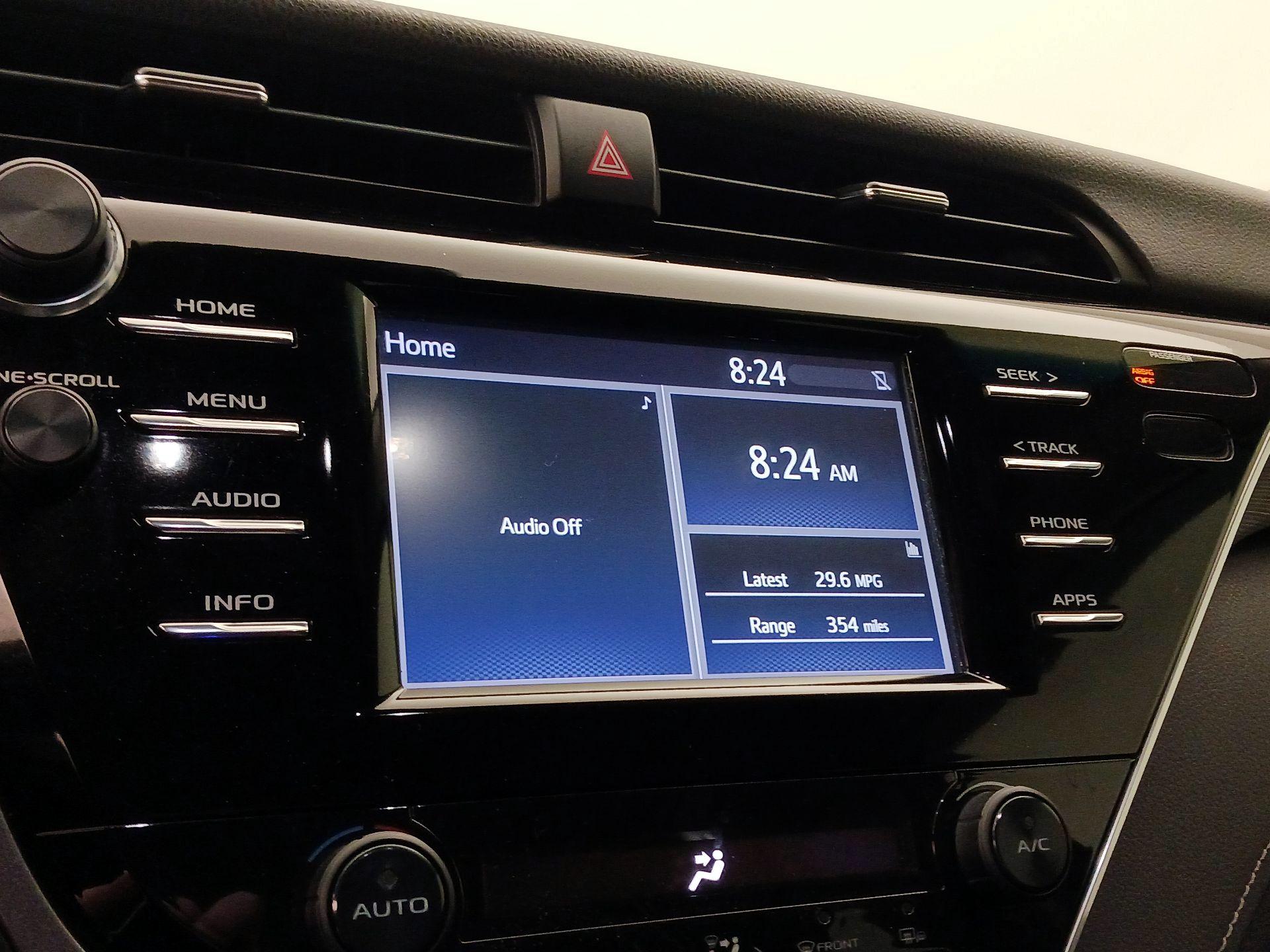 Thumbnail: 2018 Toyota Camry - 15