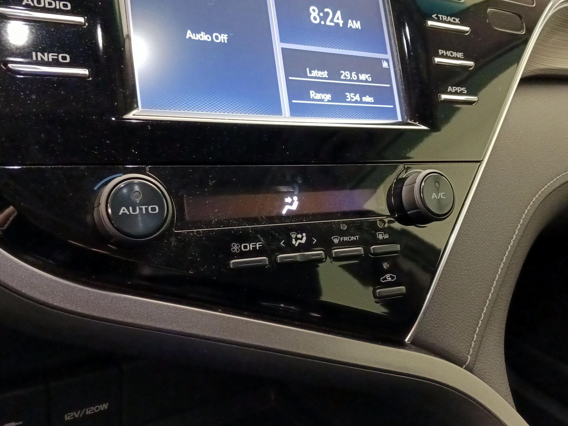 Thumbnail: 2018 Toyota Camry - 16