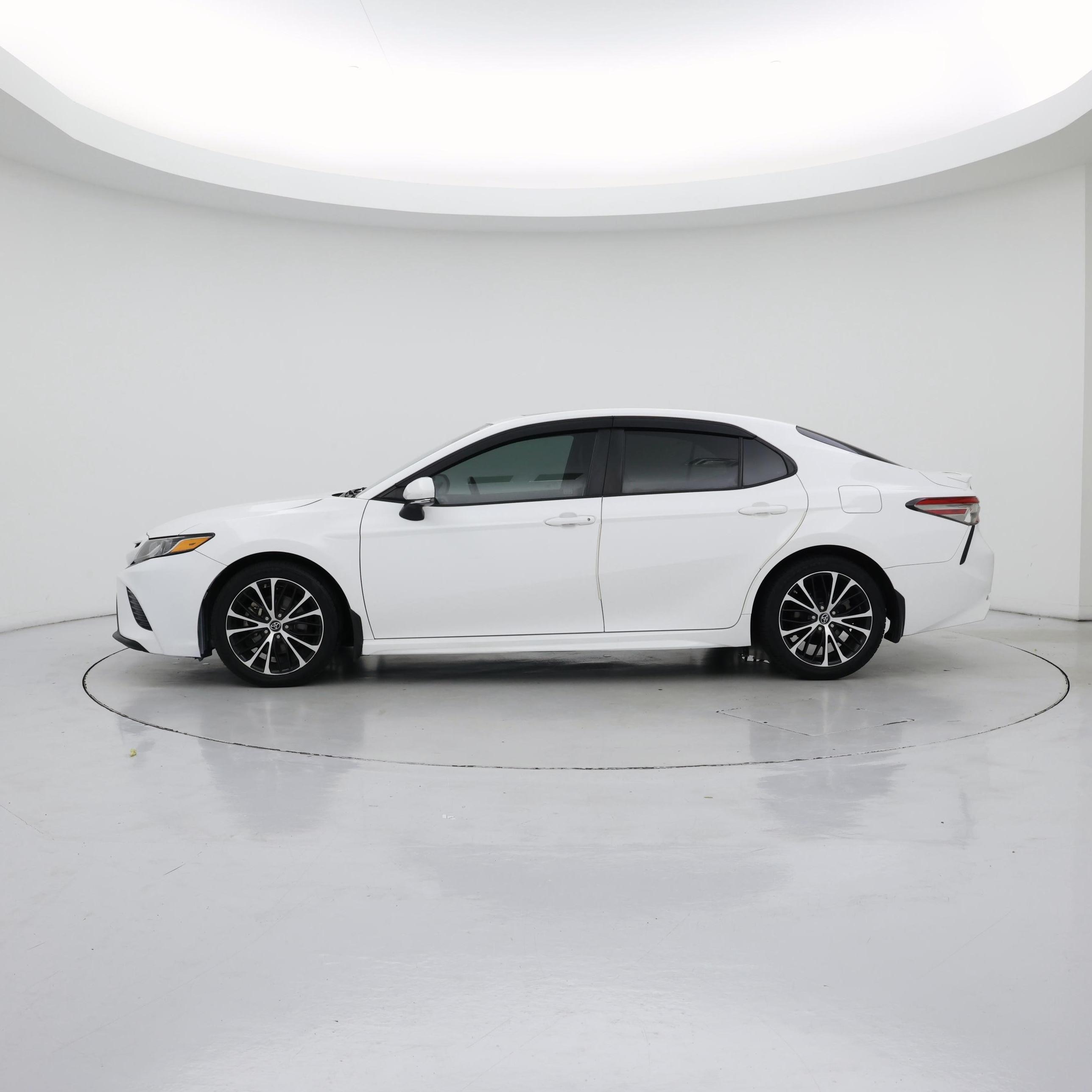 Thumbnail: 2018 Toyota Camry - 3