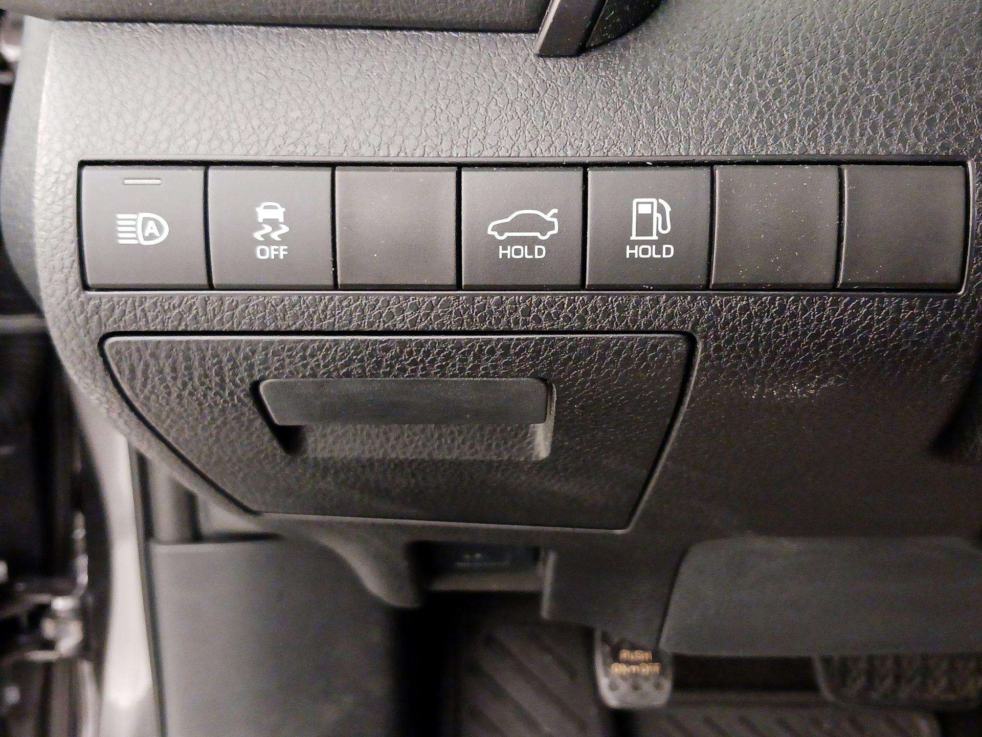 Thumbnail: 2019 Toyota Camry - 13
