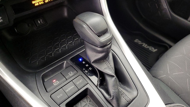 2019 Toyota RAV4 XLE 17