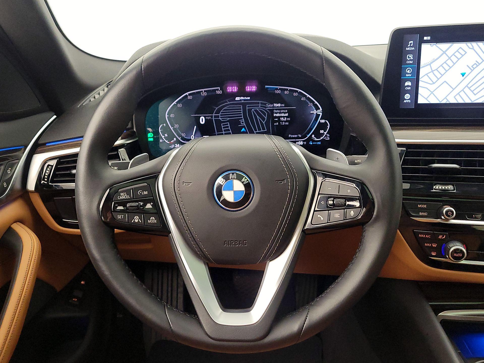 Thumbnail: 2023 BMW 5 Series - 10