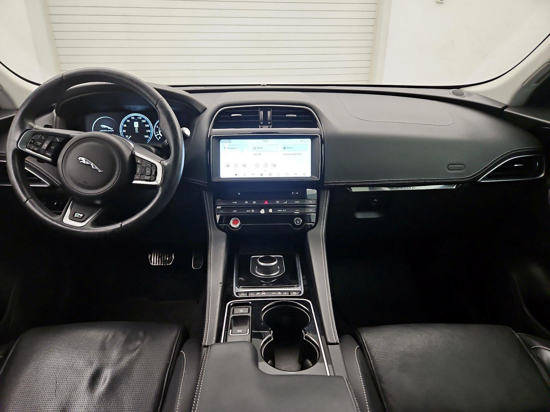 Thumbnail: 2017 Jaguar F-Pace - 9