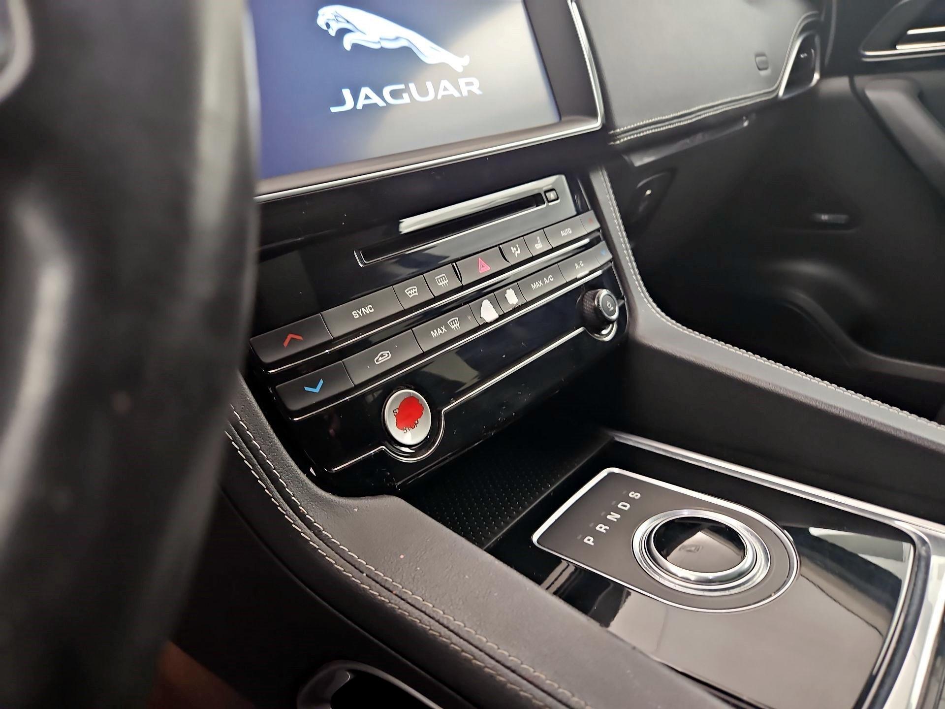 Thumbnail: 2017 Jaguar F-Pace - 14