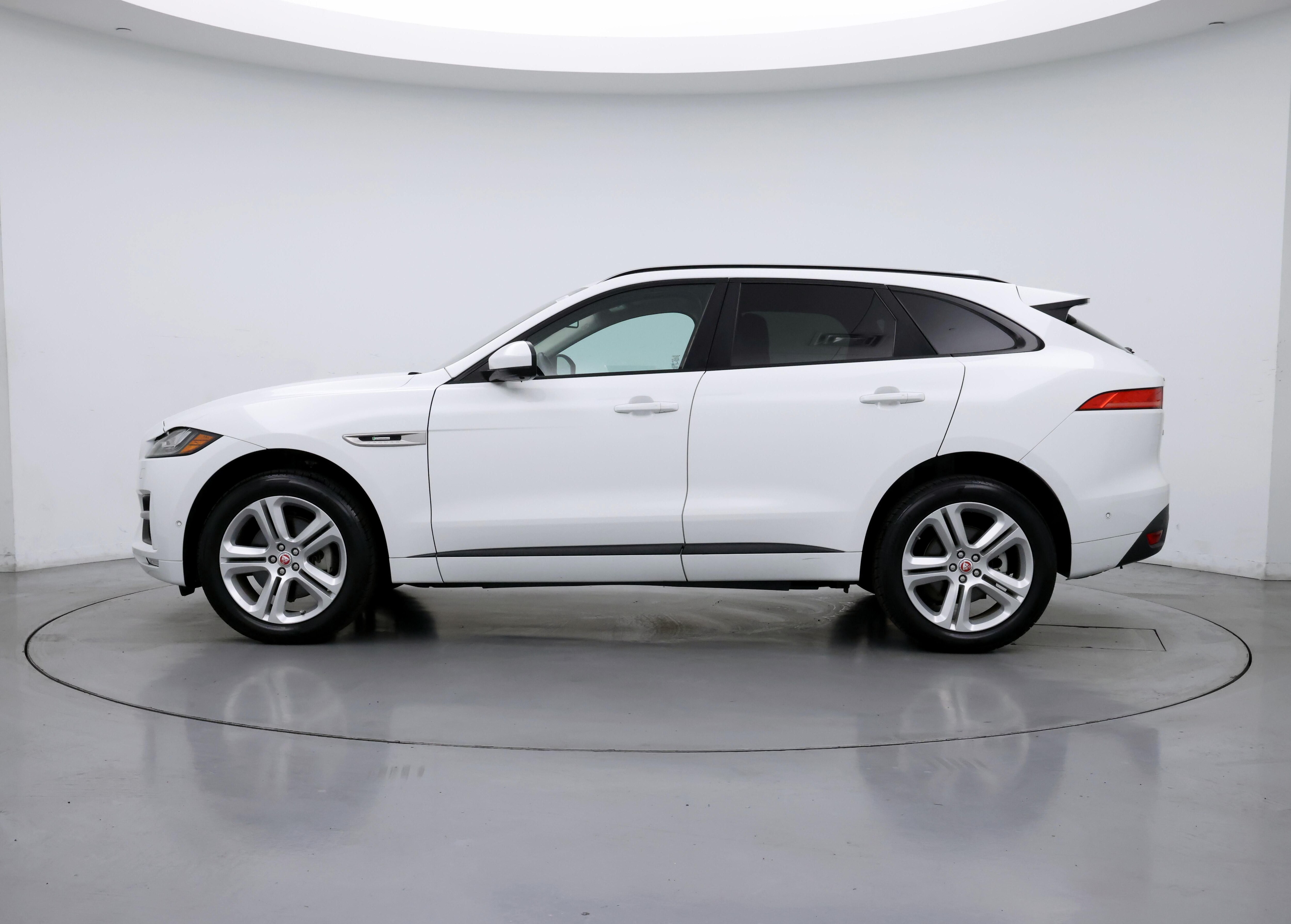 Thumbnail: 2017 Jaguar F-Pace - 3