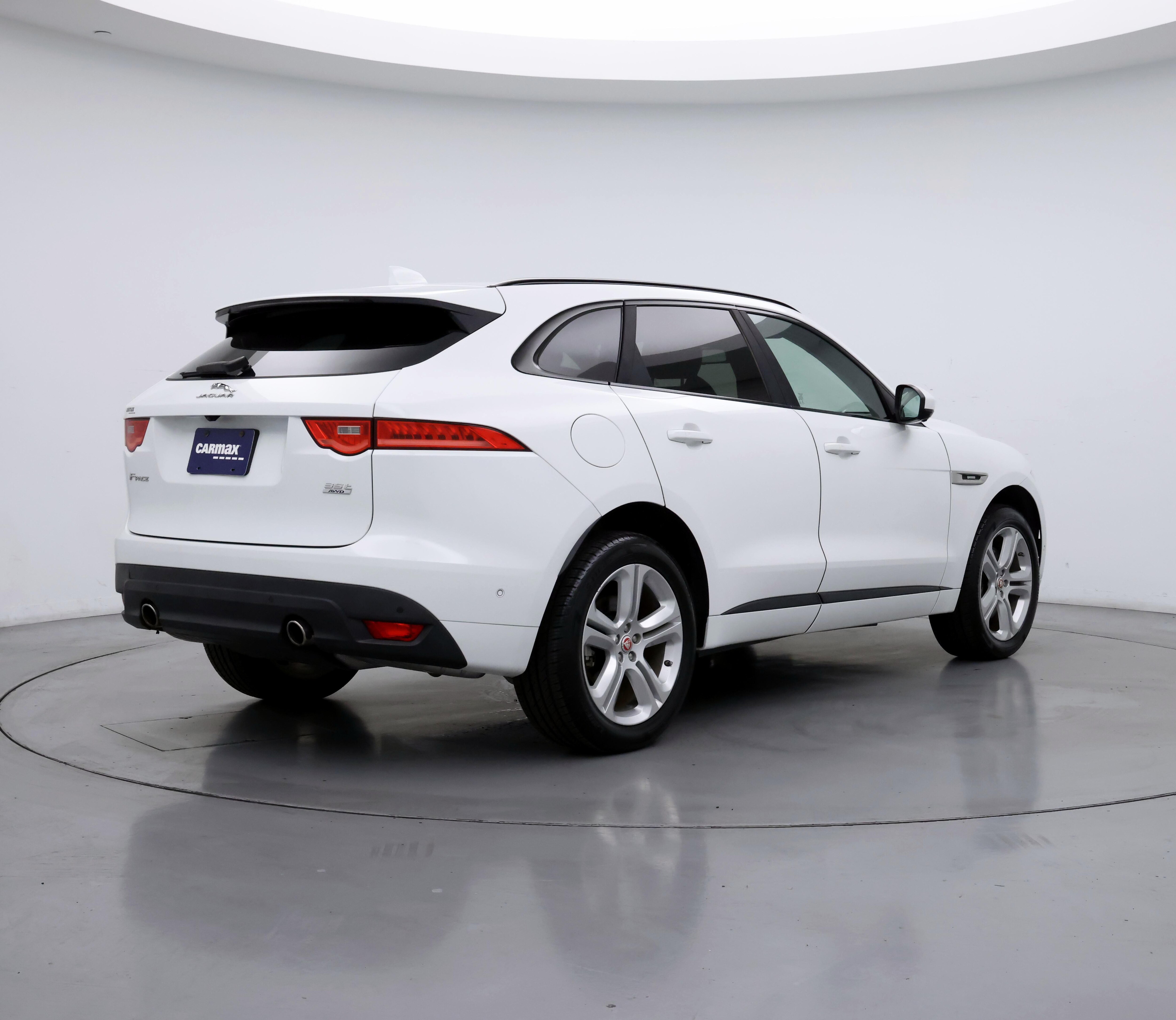 Thumbnail: 2017 Jaguar F-Pace - 8