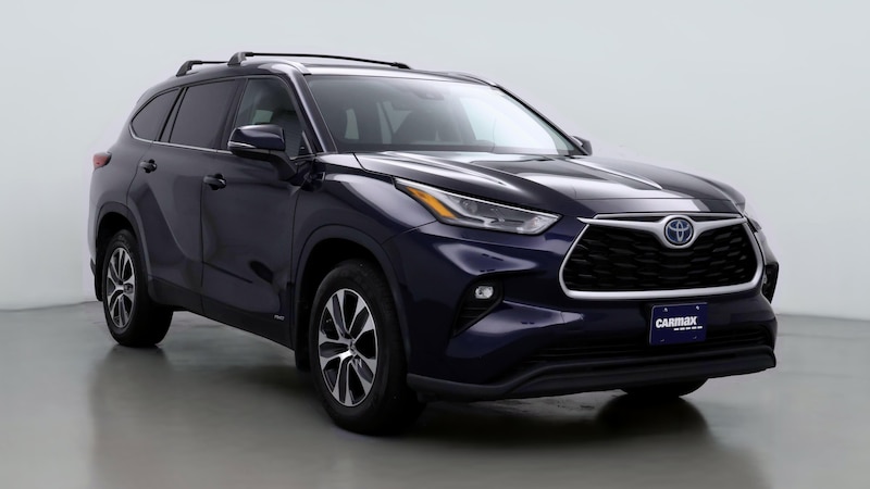 2022 Toyota Highlander XLE Hero Image