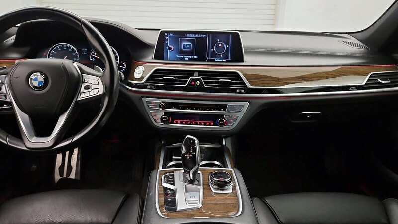 2017 BMW 7 Series 740i xDrive 9