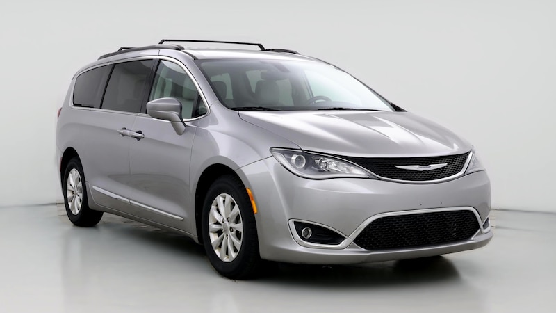 2017 Chrysler Pacifica Touring L Hero Image