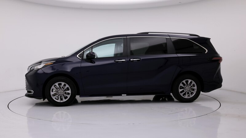 2023 Toyota Sienna XLE 3