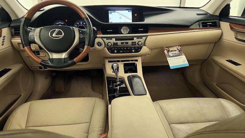 2015 Lexus ES Hybrid 300h 9