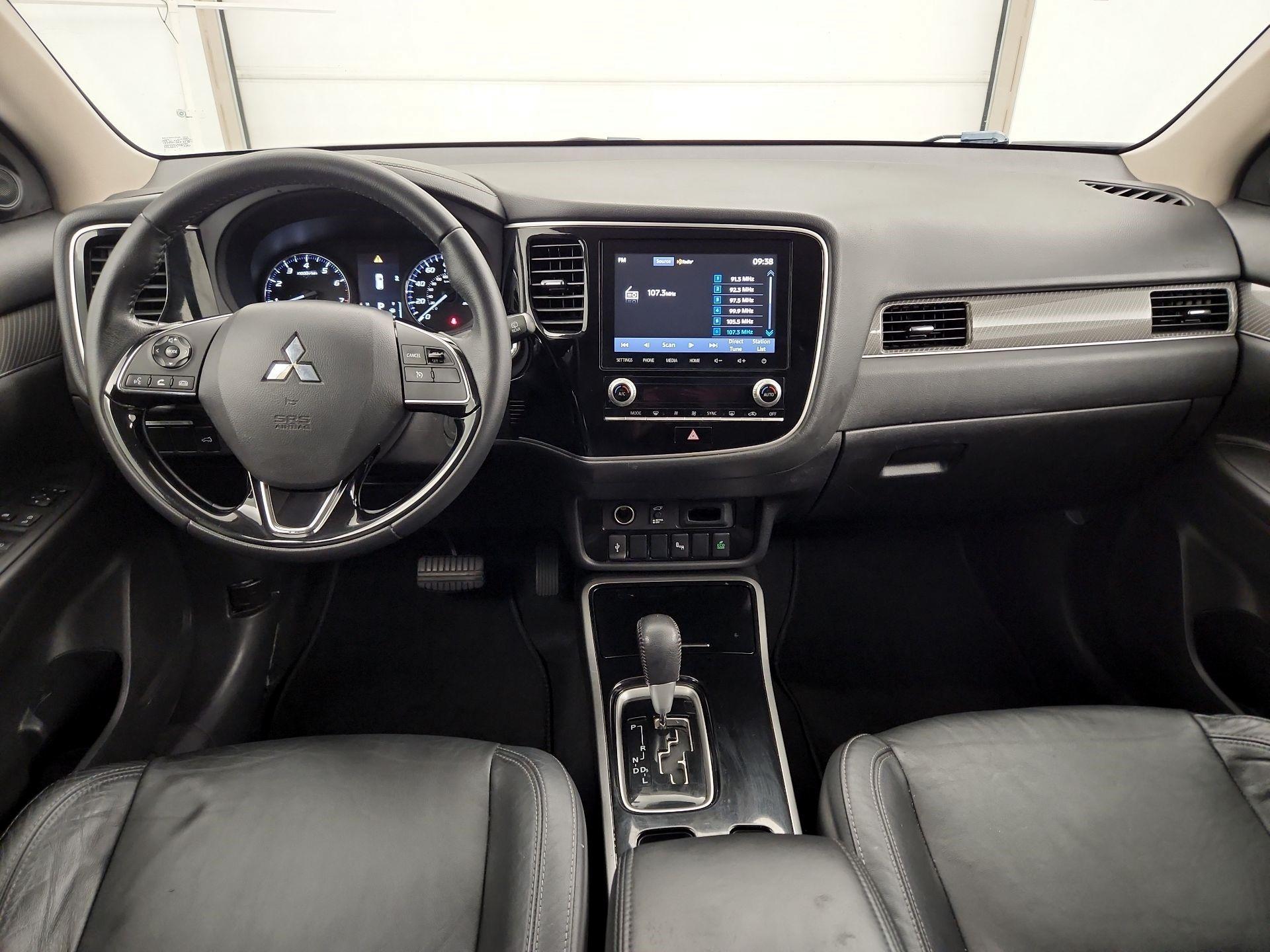 Thumbnail: 2020 Mitsubishi Outlander - 9