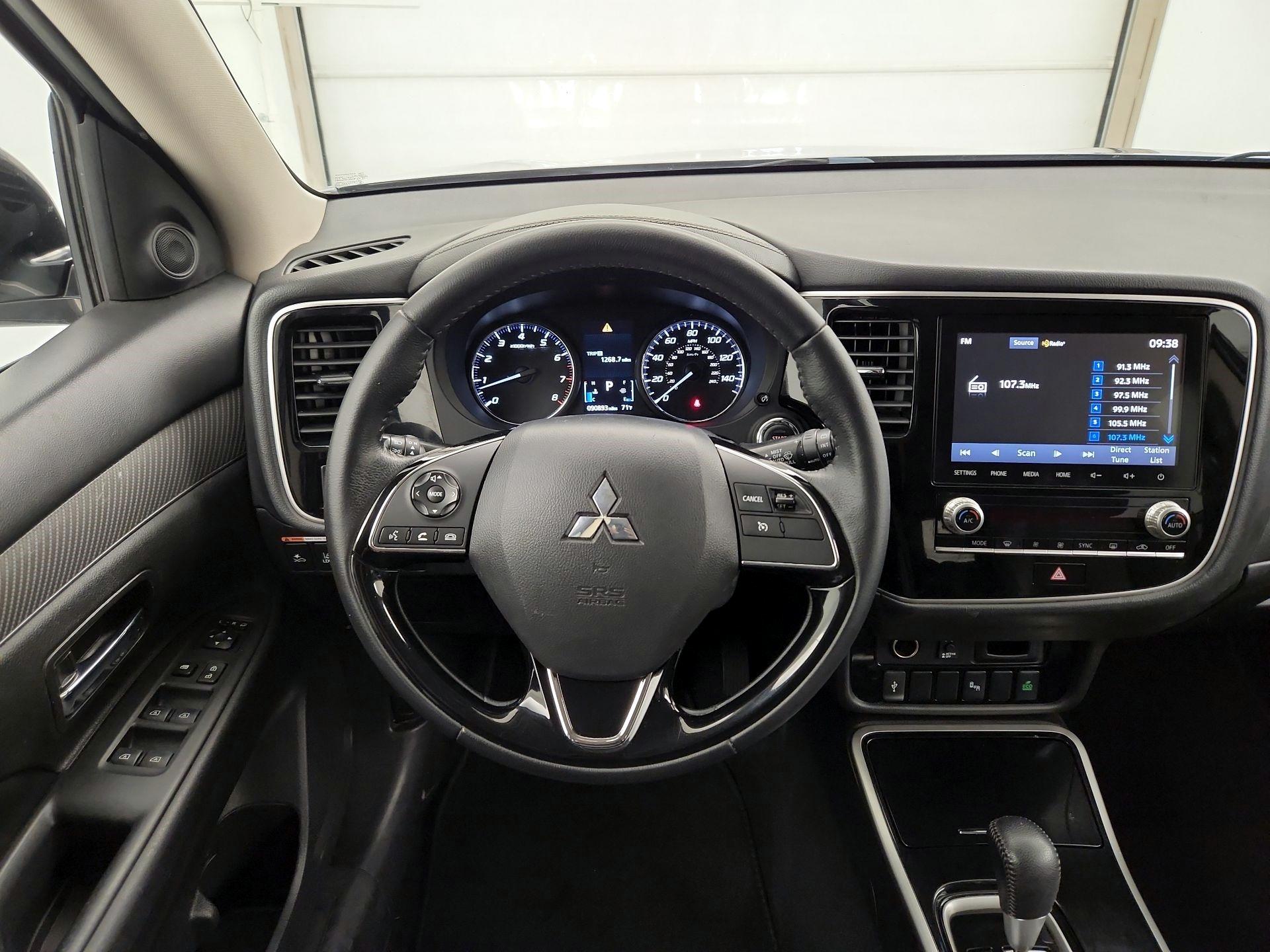 Thumbnail: 2020 Mitsubishi Outlander - 10