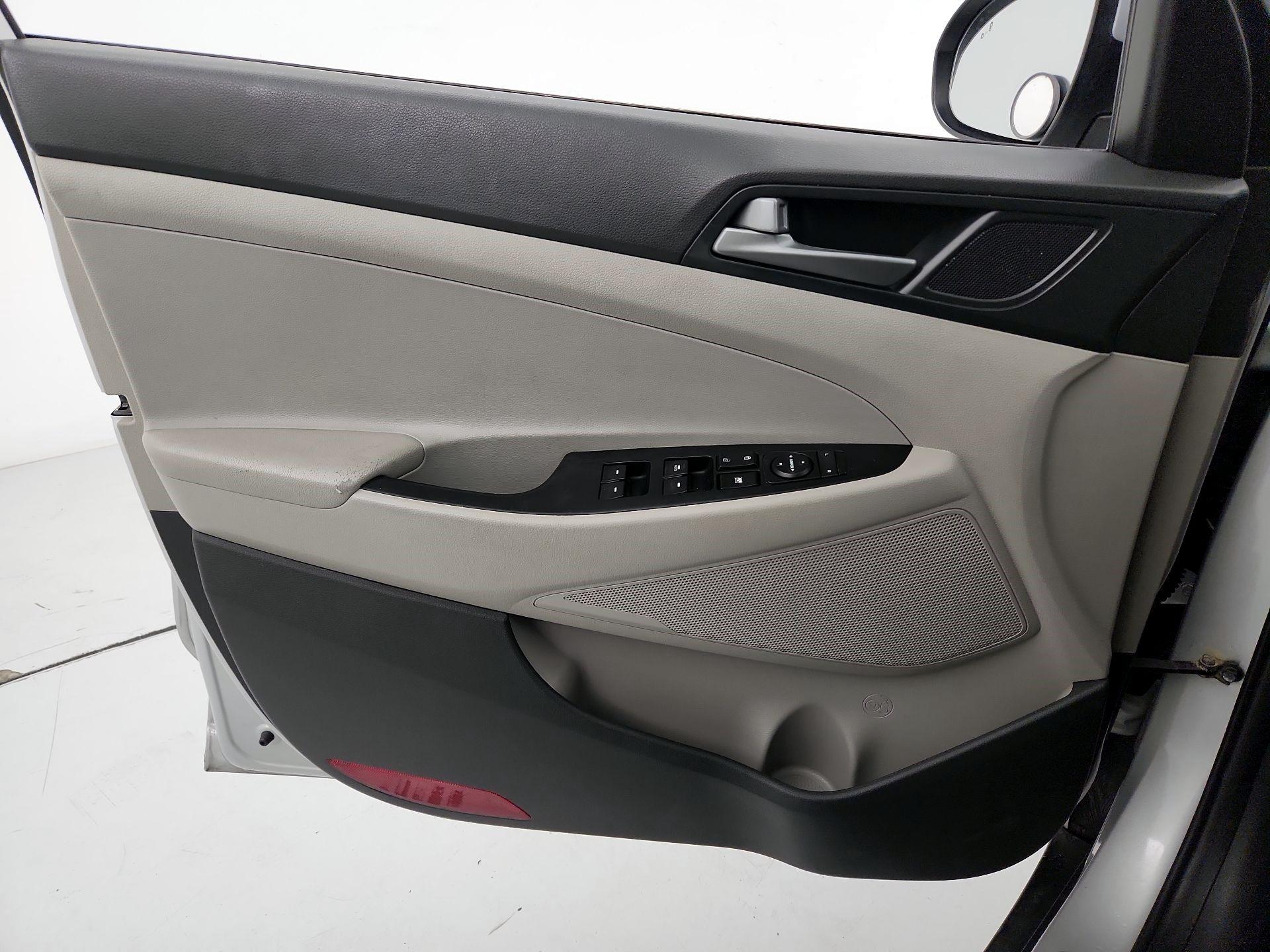 Thumbnail: 2017 Hyundai Tucson - 12