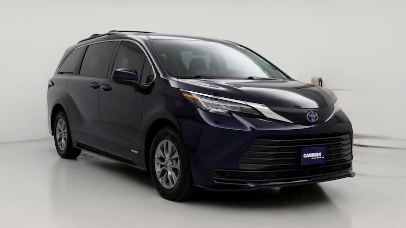 2021 Toyota Sienna LE Hero Image