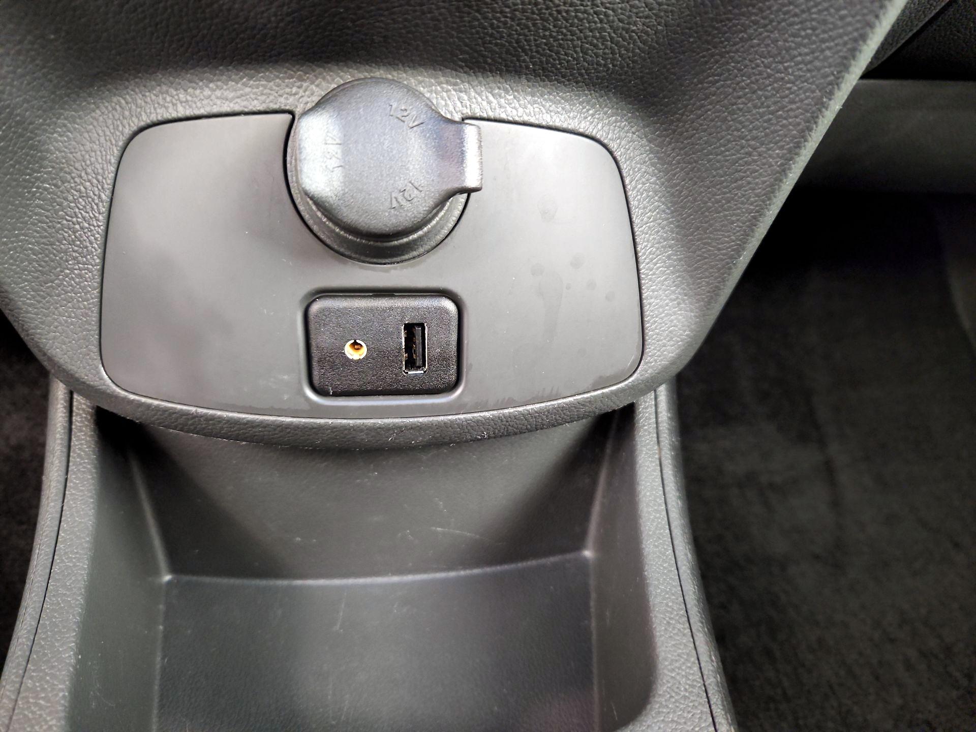 Thumbnail: 2014 Chevrolet Spark - 17