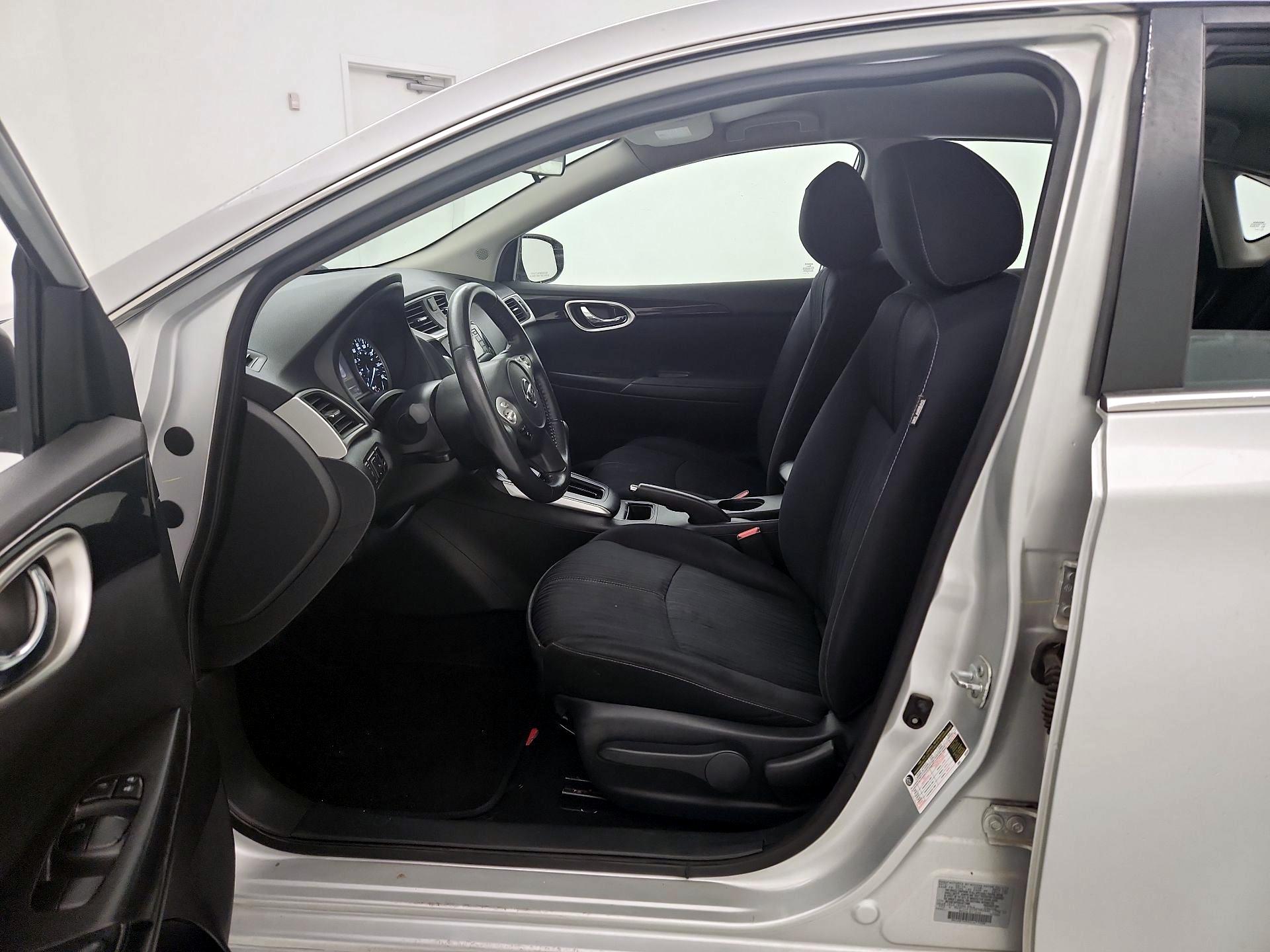 Thumbnail: 2016 Nissan Sentra - 11