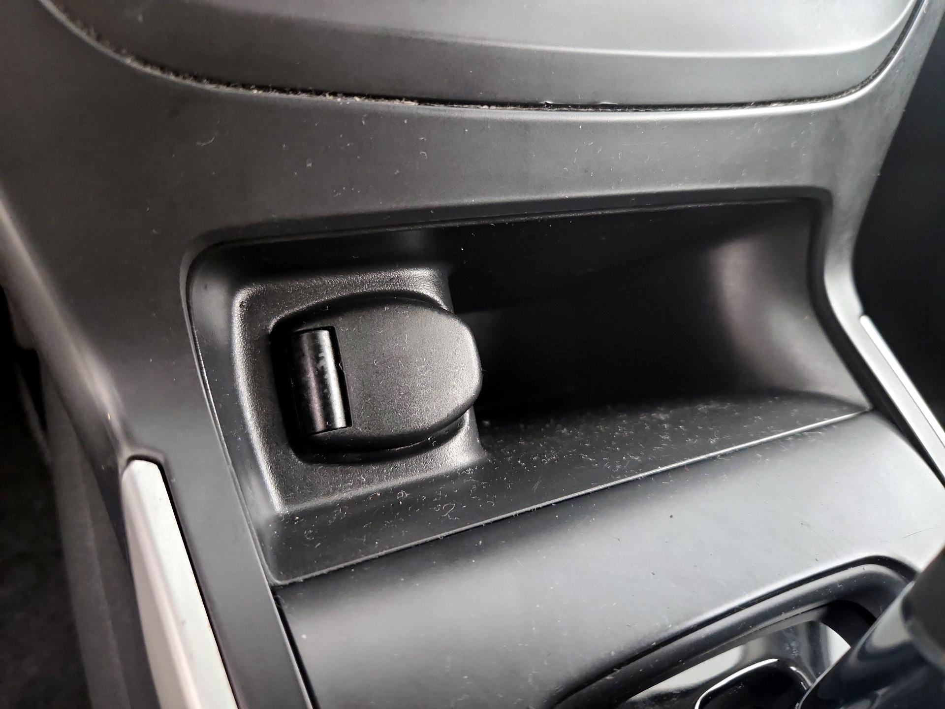 Thumbnail: 2016 Nissan Sentra - 18