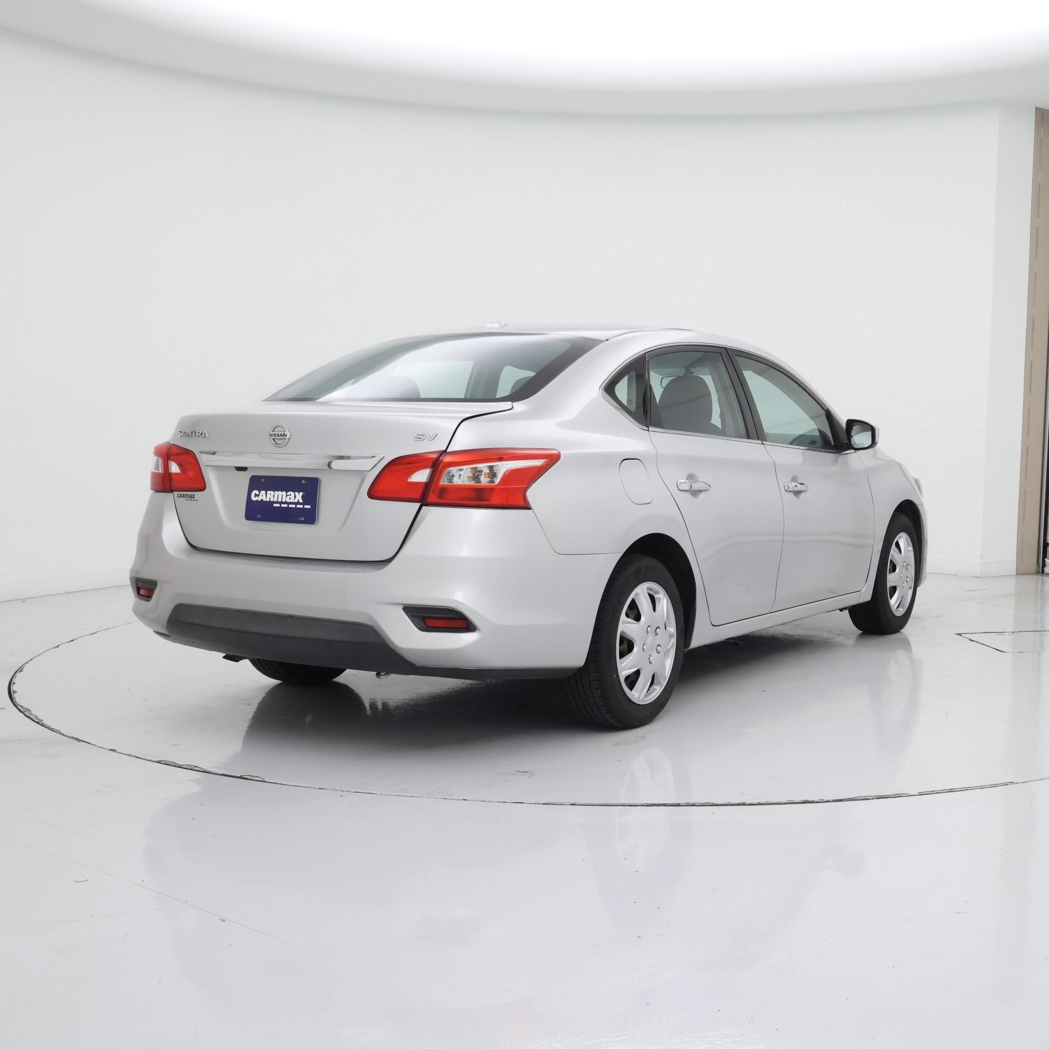 Thumbnail: 2016 Nissan Sentra - 8