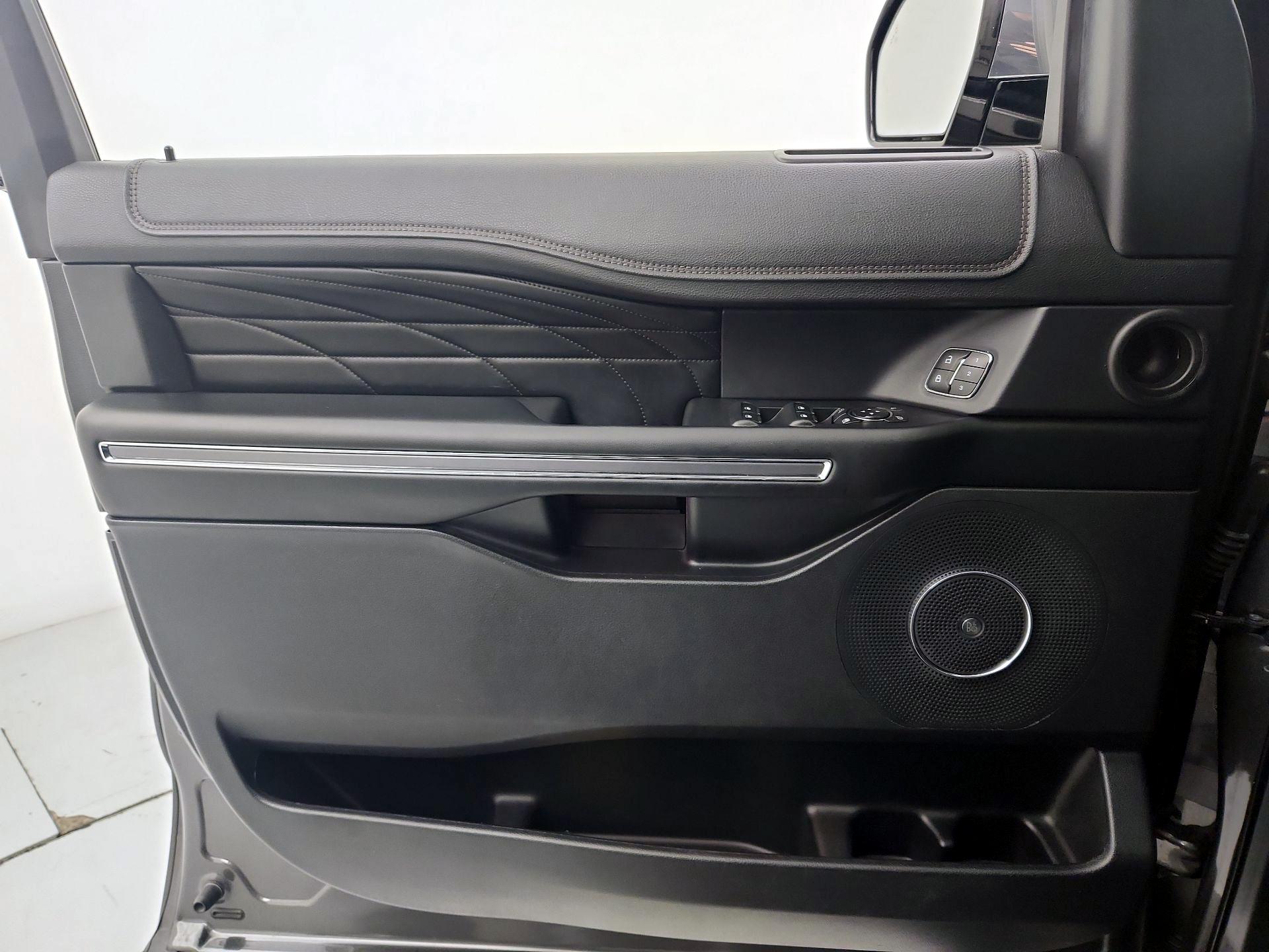 Thumbnail: 2018 Ford Expedition - 12