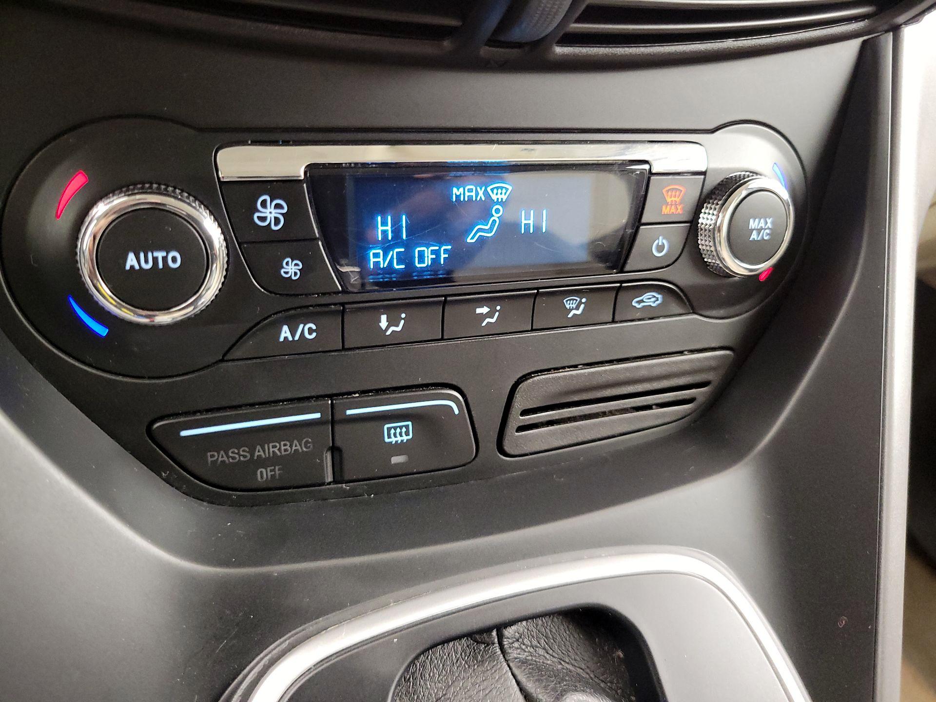 Thumbnail: 2014 Ford Escape - 16