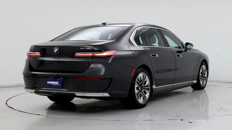 2023 BMW i7 xDrive60 8