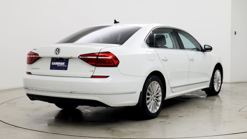 2017 Volkswagen Passat SE 8