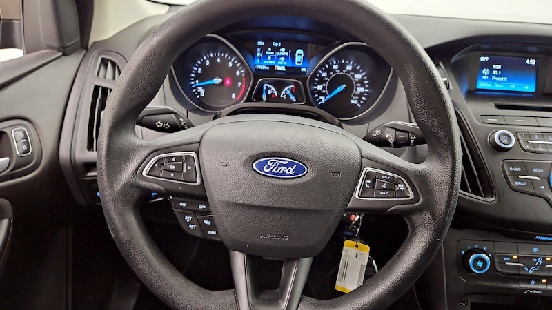 2016 Ford Focus SE 10