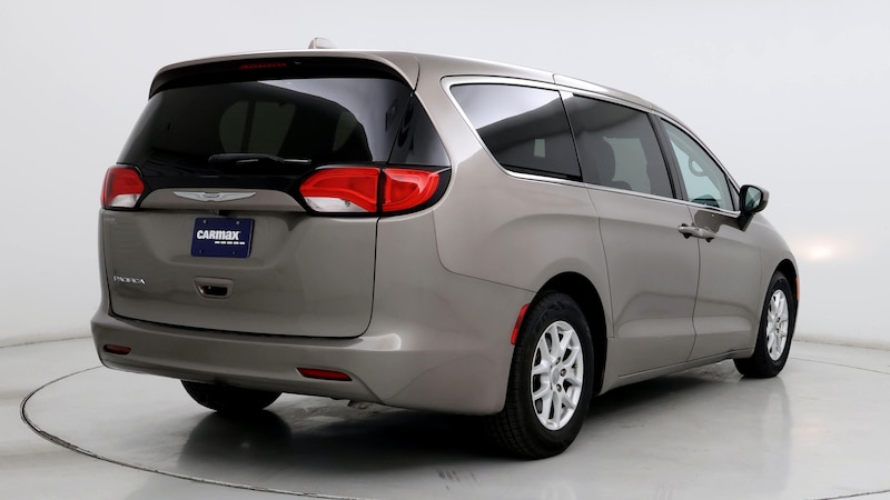 2017 Chrysler Pacifica LX 8