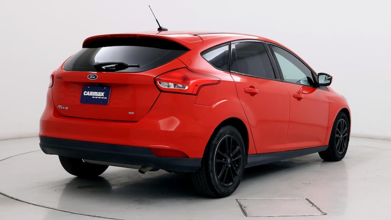 2017 Ford Focus SE 8