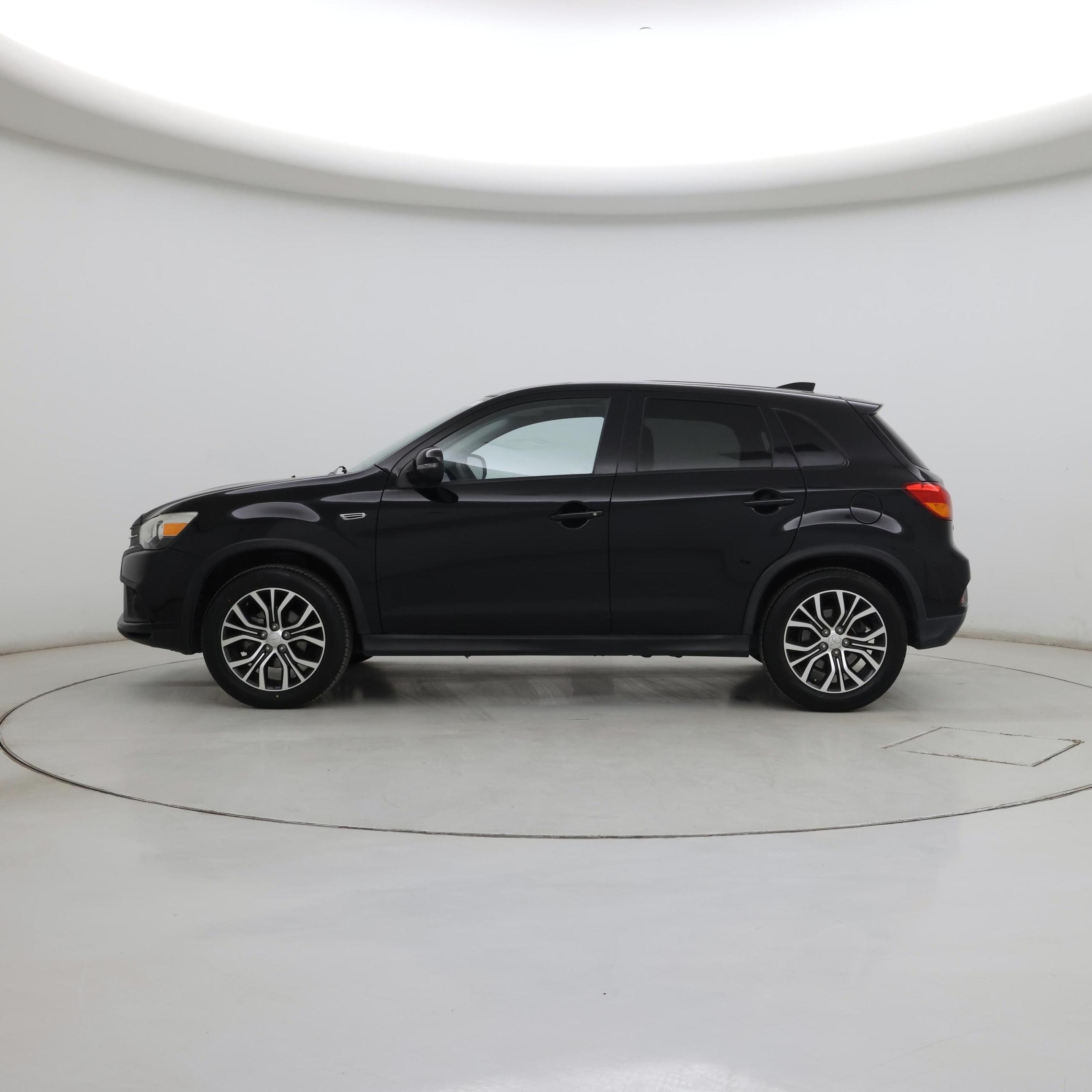 Thumbnail: 2019 Mitsubishi Outlander Sport - 3