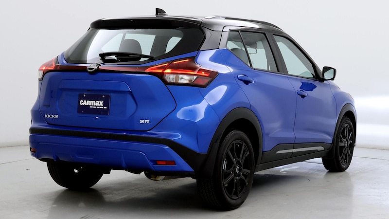 2023 Nissan Kicks SR 8