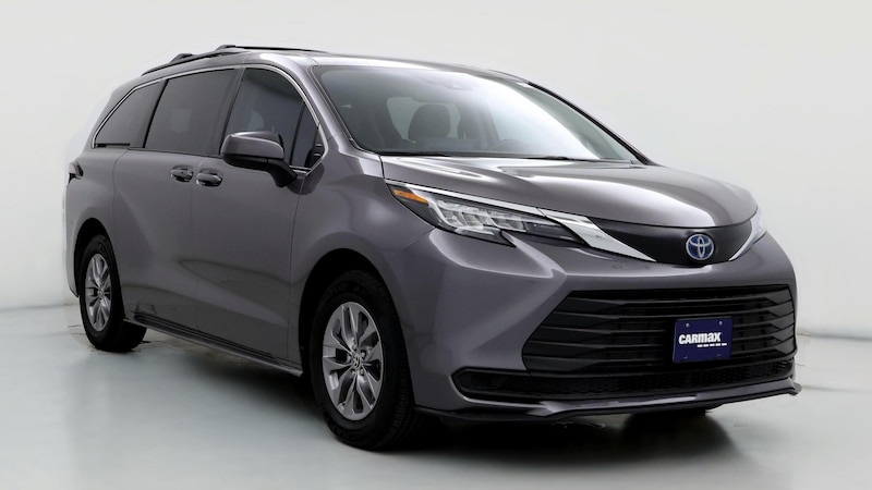 2022 Toyota Sienna LE Hero Image