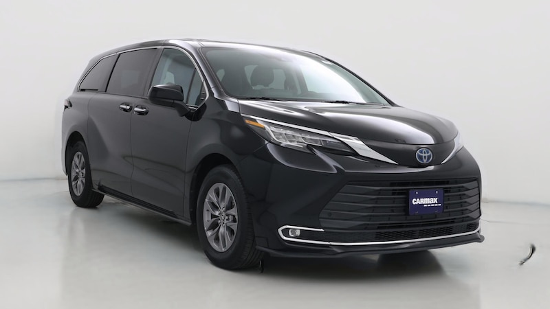 2022 Toyota Sienna XLE Hero Image