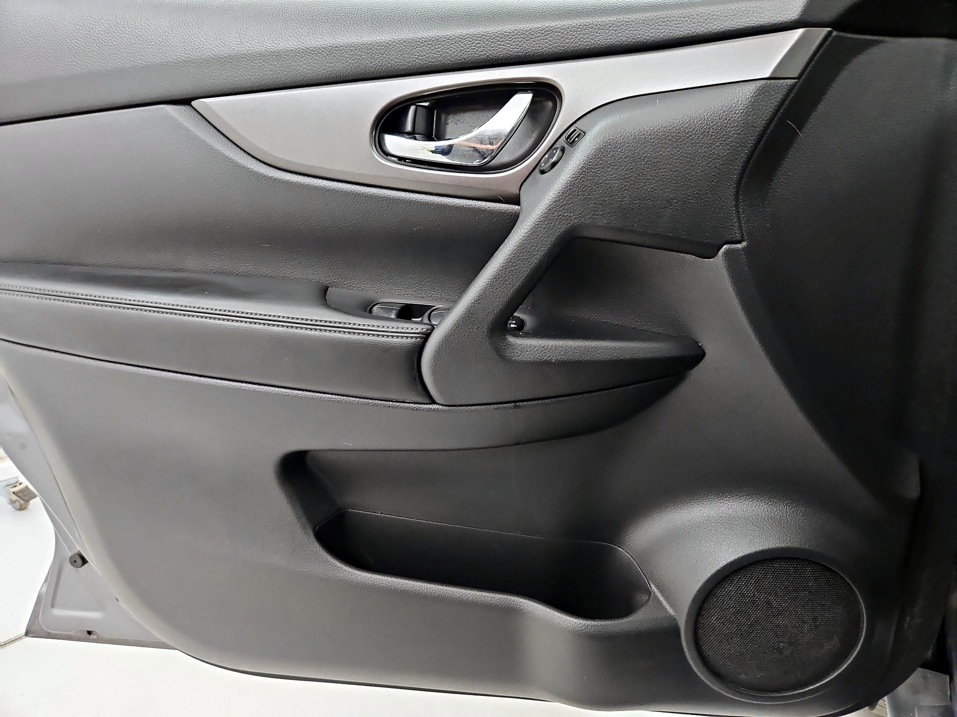 Thumbnail: 2015 Nissan Rogue - 12