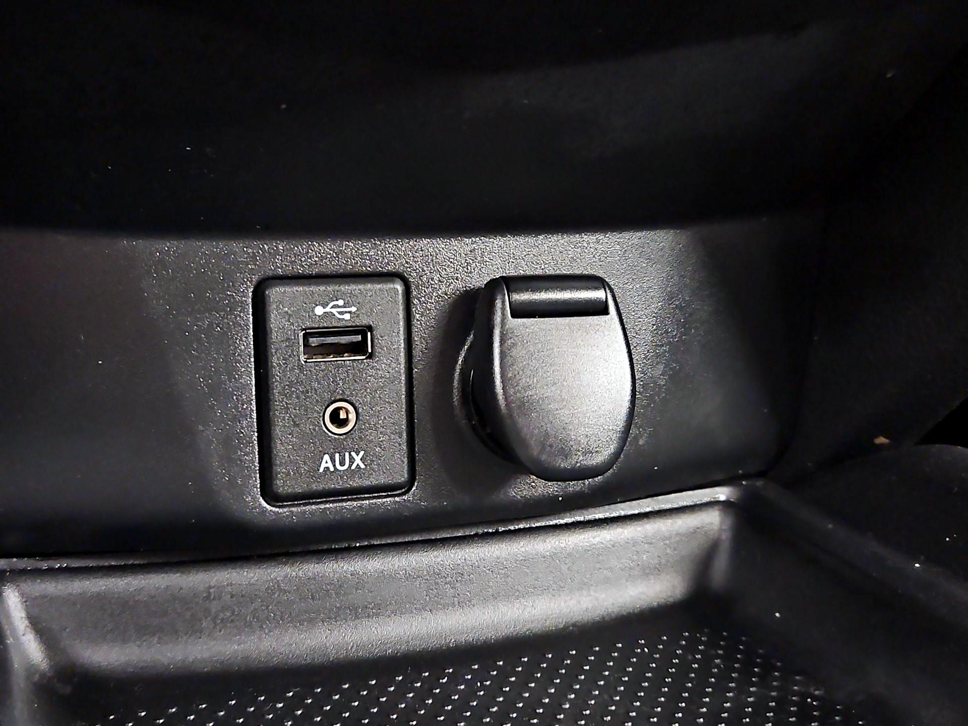 Thumbnail: 2015 Nissan Rogue - 18