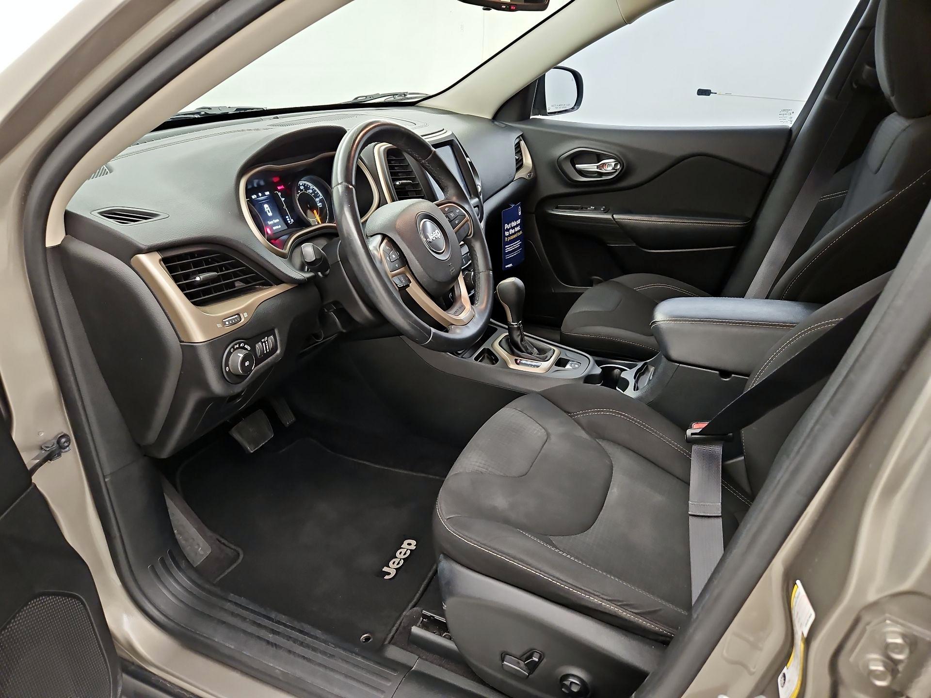 Thumbnail: 2016 Jeep Cherokee - 11