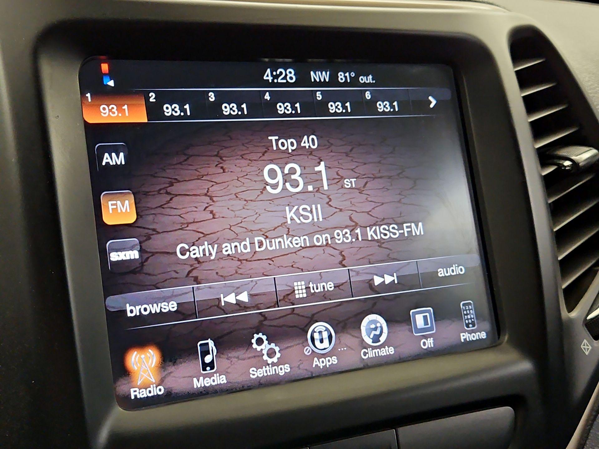 Thumbnail: 2016 Jeep Cherokee - 15