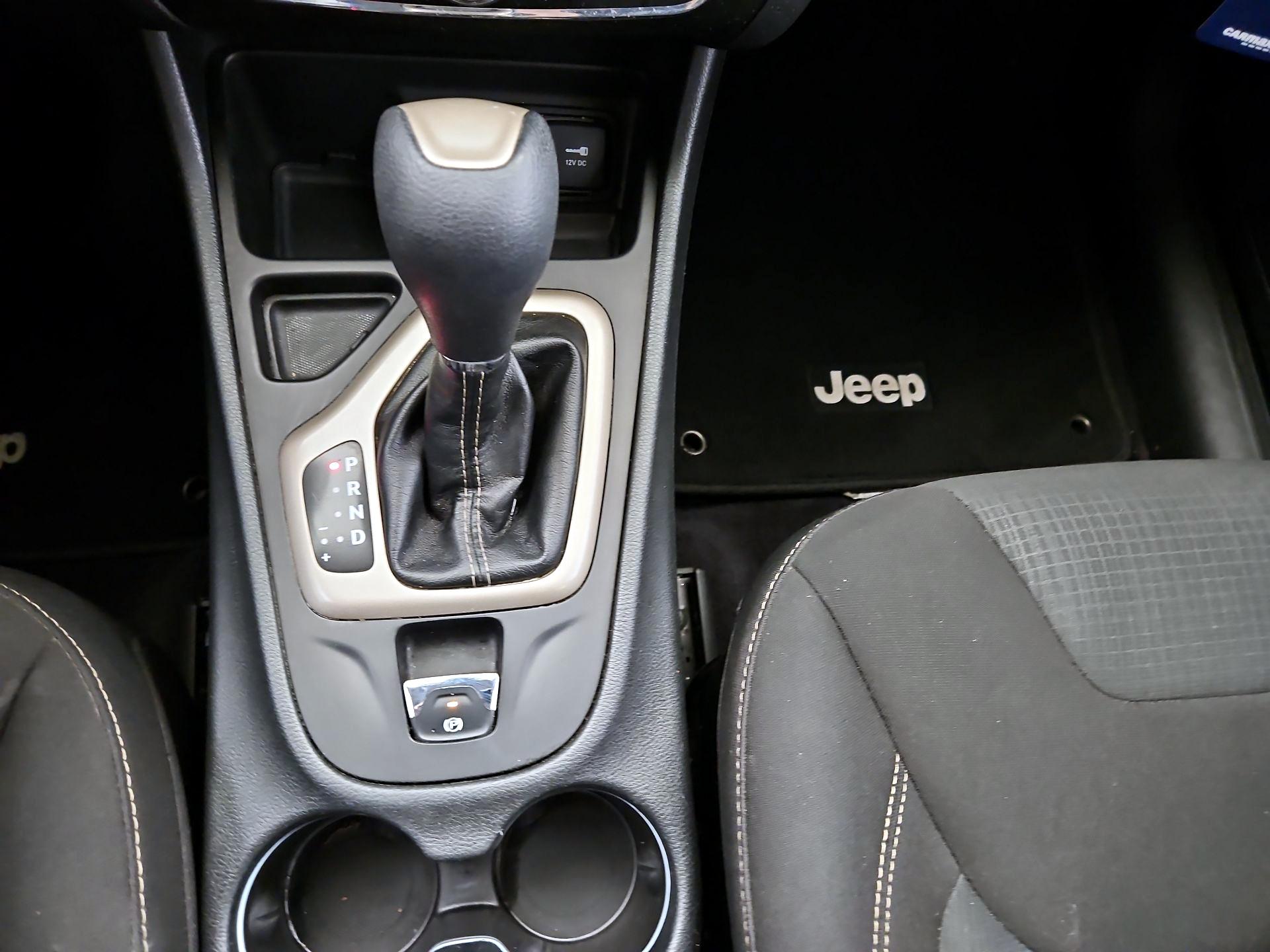 Thumbnail: 2016 Jeep Cherokee - 17