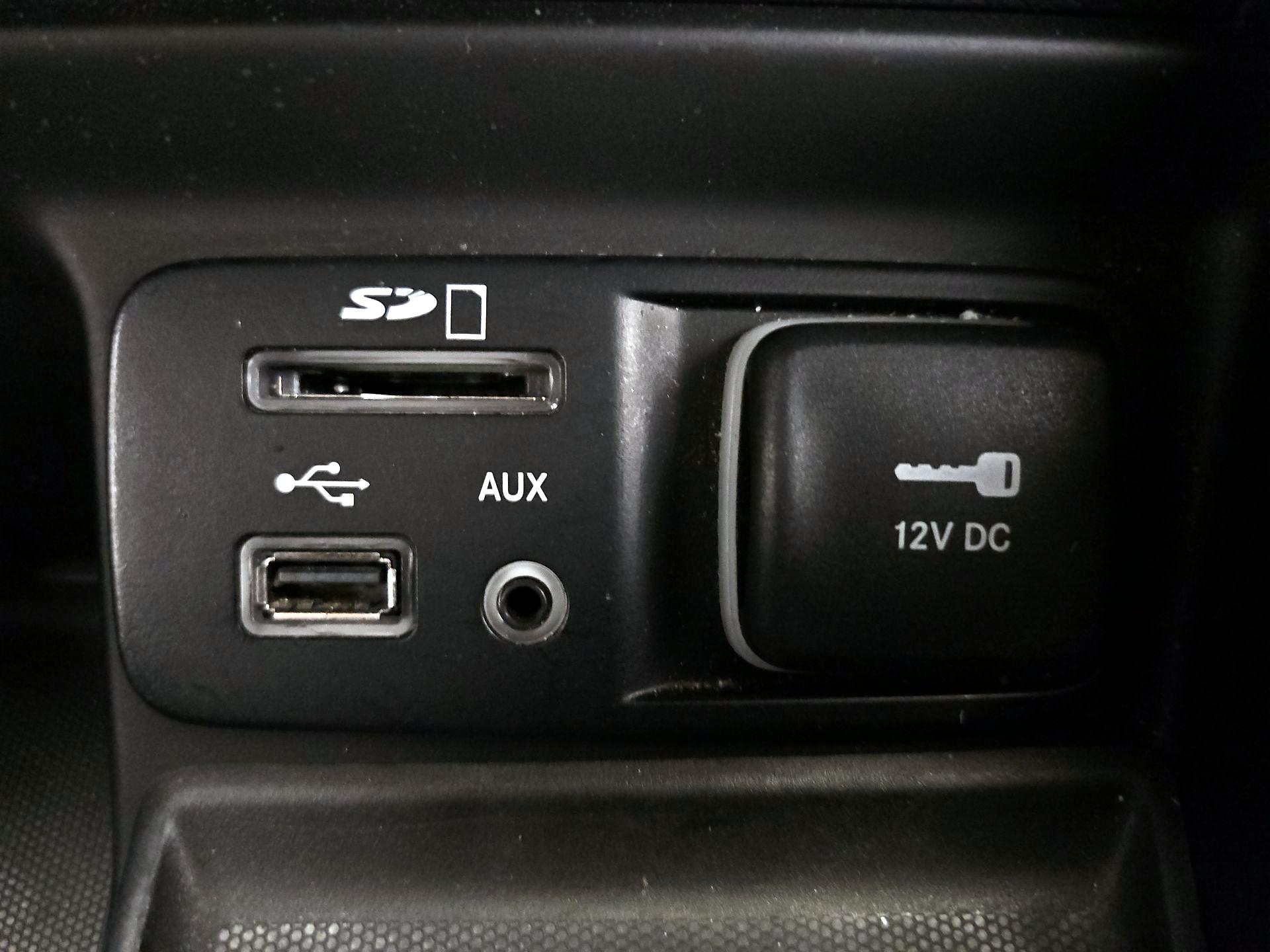 Thumbnail: 2016 Jeep Cherokee - 18