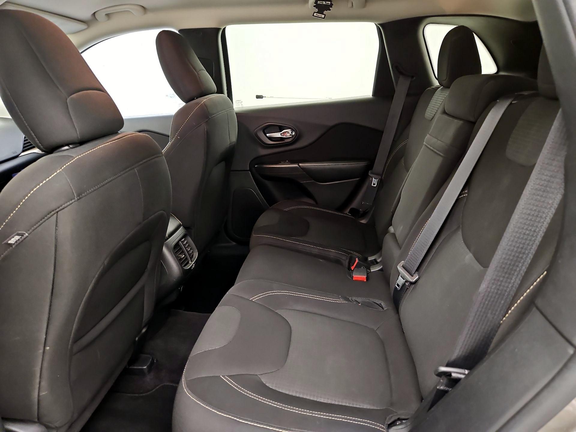 Thumbnail: 2016 Jeep Cherokee - 19