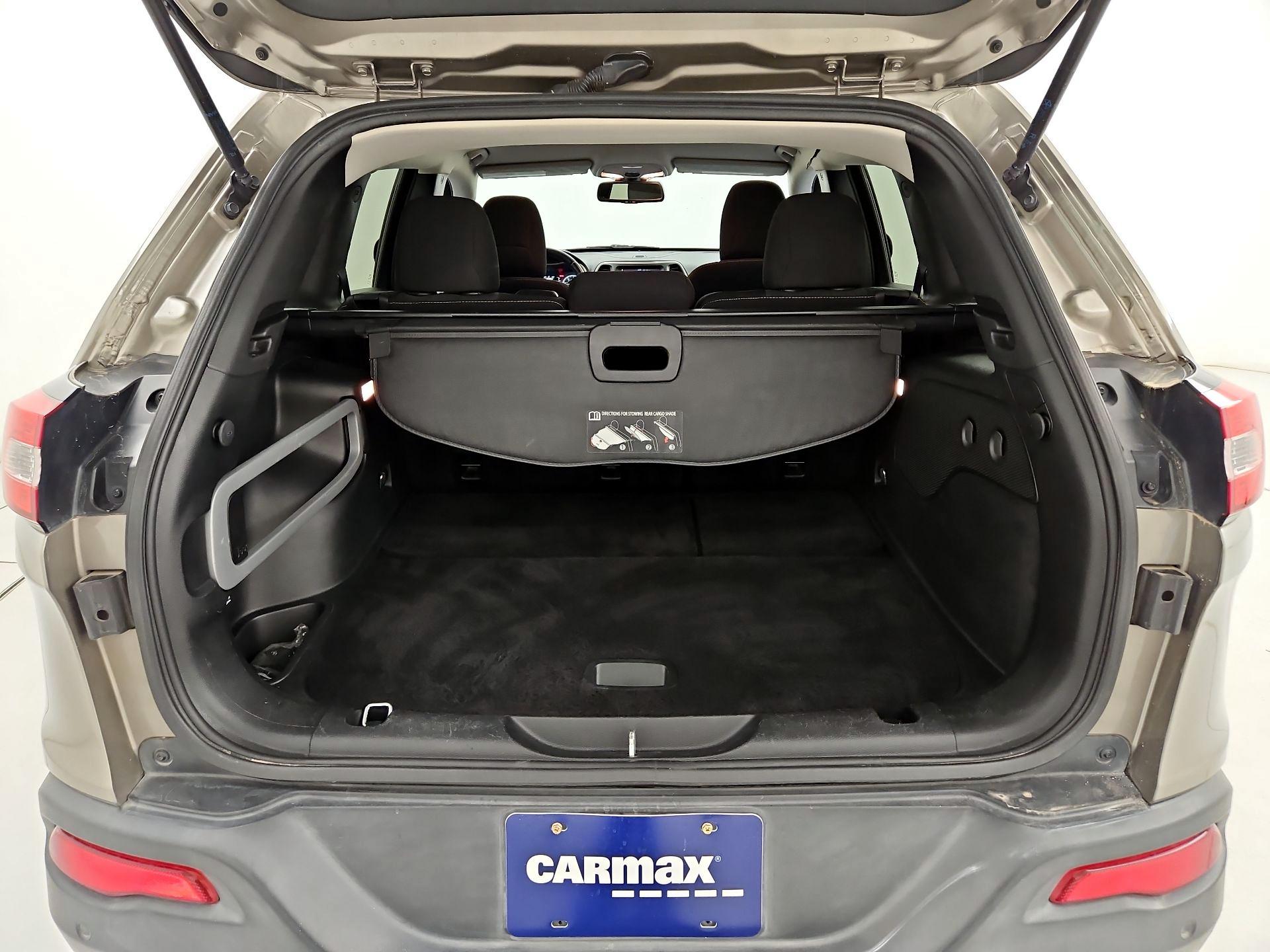 Thumbnail: 2016 Jeep Cherokee - 20