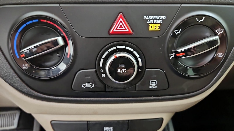 2019 Hyundai Accent SE 16