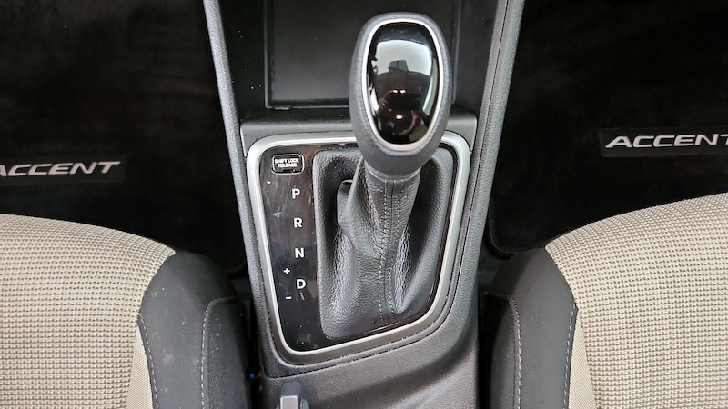 2019 Hyundai Accent SE 17