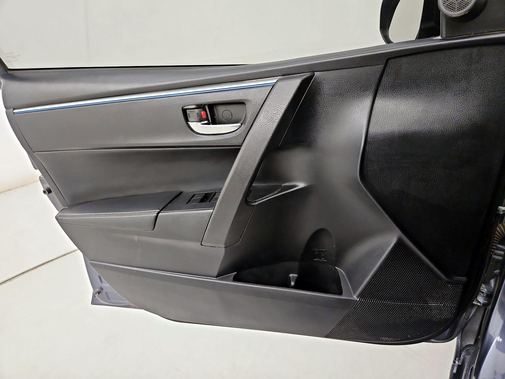 Thumbnail: 2015 Toyota Corolla - 12