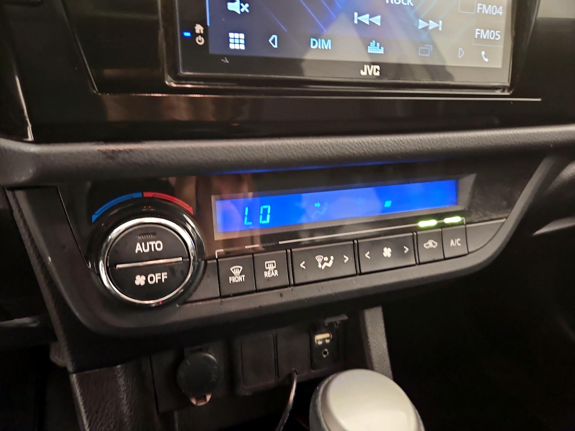 Thumbnail: 2015 Toyota Corolla - 16