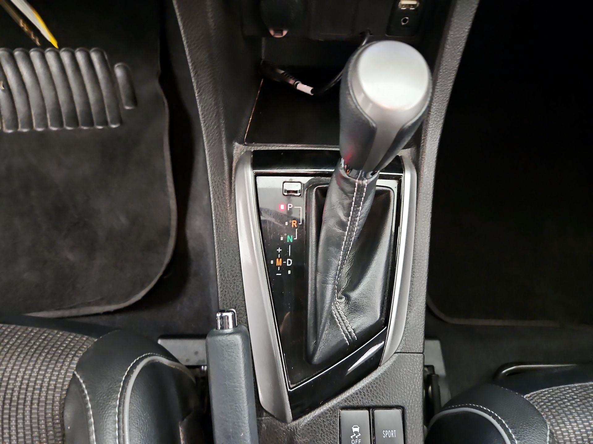 Thumbnail: 2015 Toyota Corolla - 17