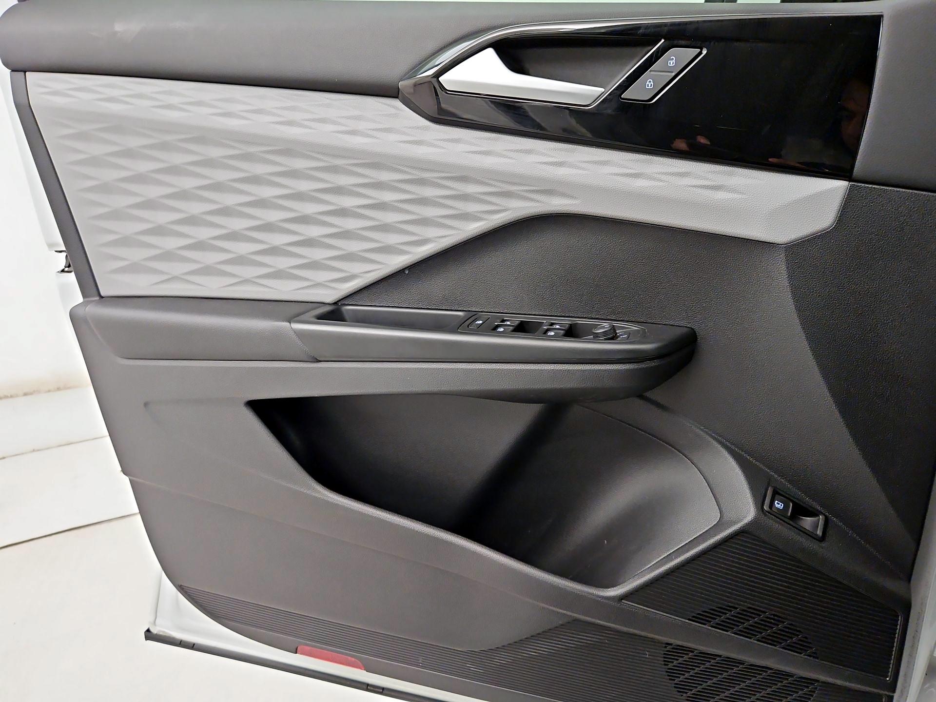 Thumbnail: 2022 Volkswagen Taos - 12