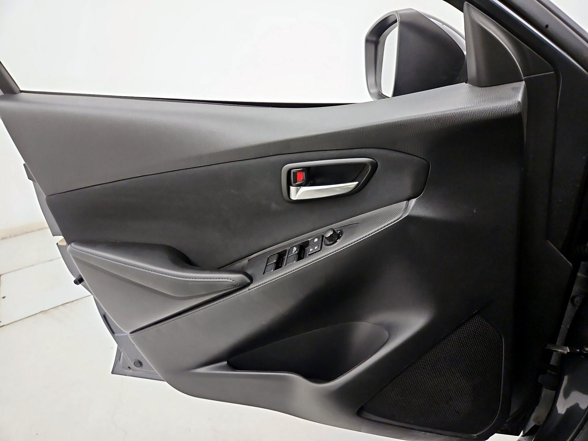 Thumbnail: 2018 Toyota Yaris iA - 12