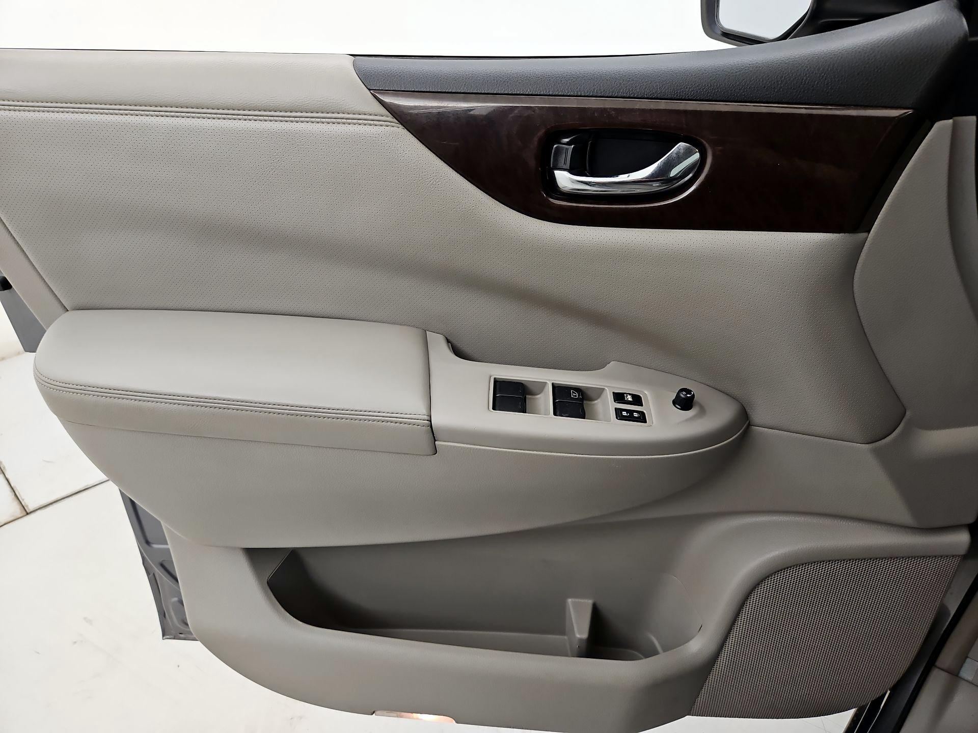 Thumbnail: 2015 Nissan Quest - 12